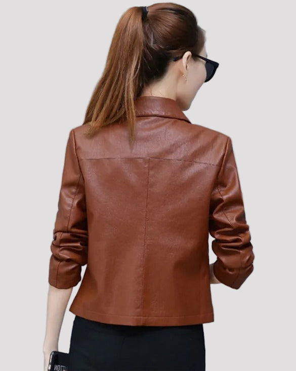 Smal knäppt jacka med hög krage