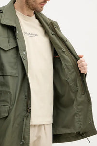 Grön jacka med dragkedja