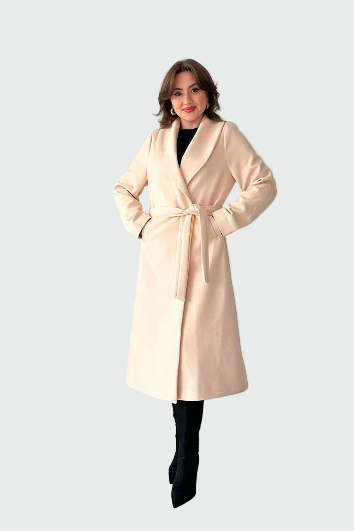 Lång vit kappa med fleece och bälte