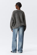 Kort stickad kofta med V-ringning, knappar, enkel rad med knappar