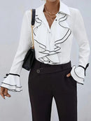 Avslappnad blus med utsvängda ärmar och vågig krage