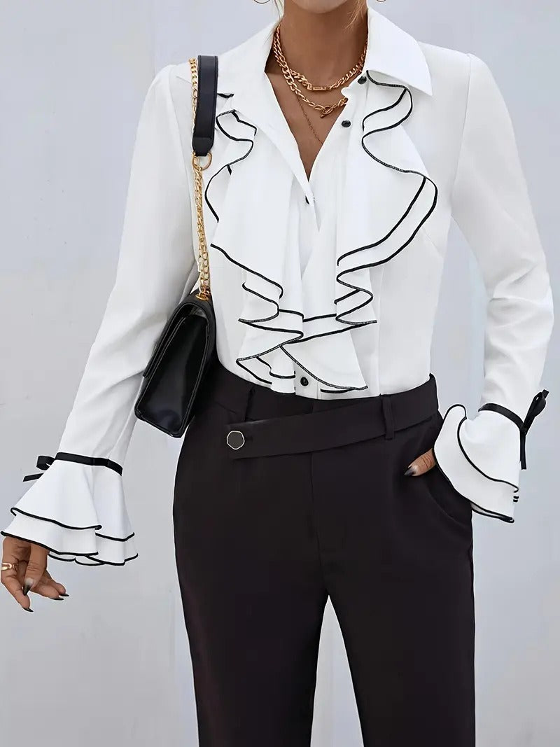 Avslappnad blus med utsvängda ärmar och vågig krage