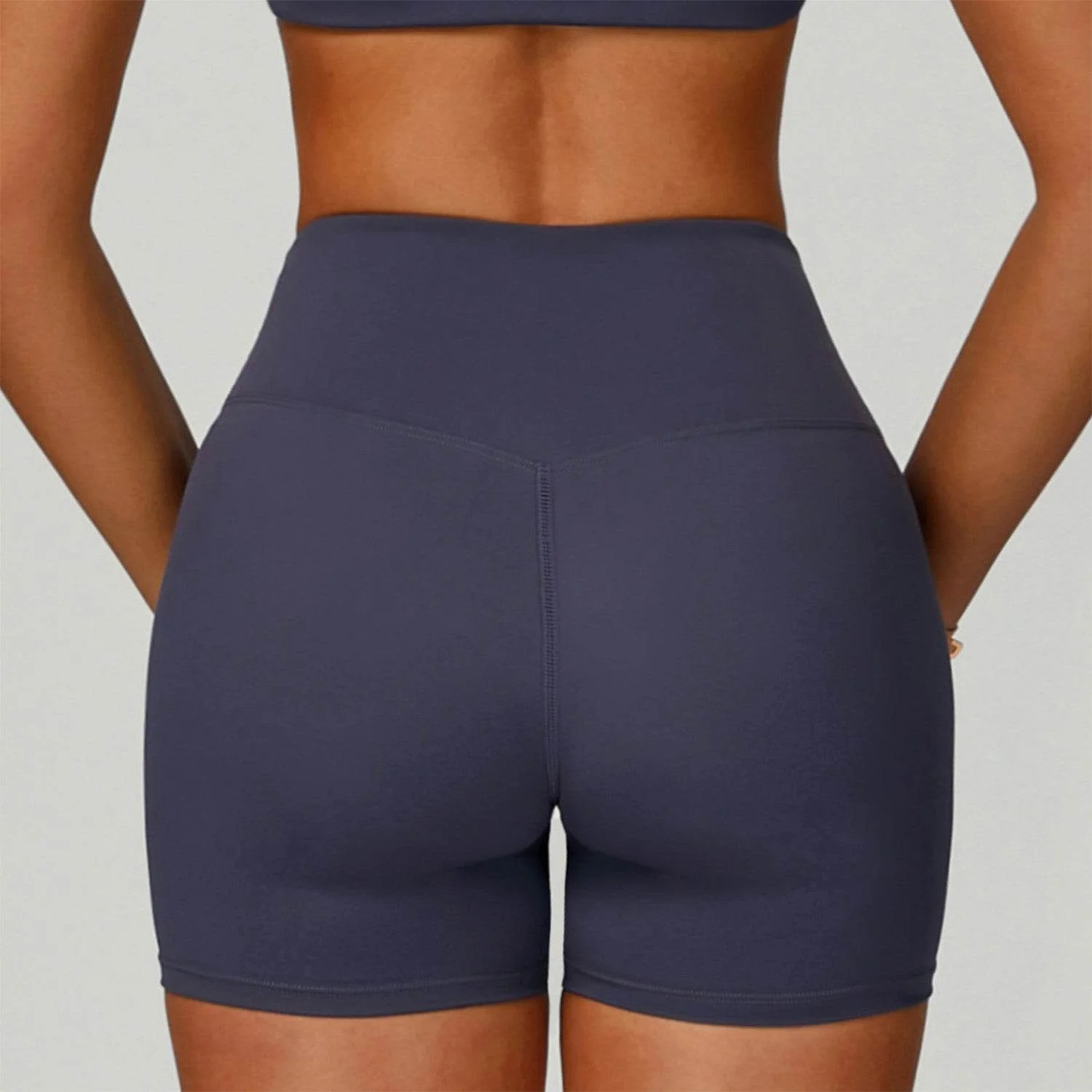 Högmidjade sportshorts utan T-linje