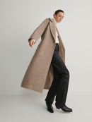 Lång ljusbrun kappa med knappar