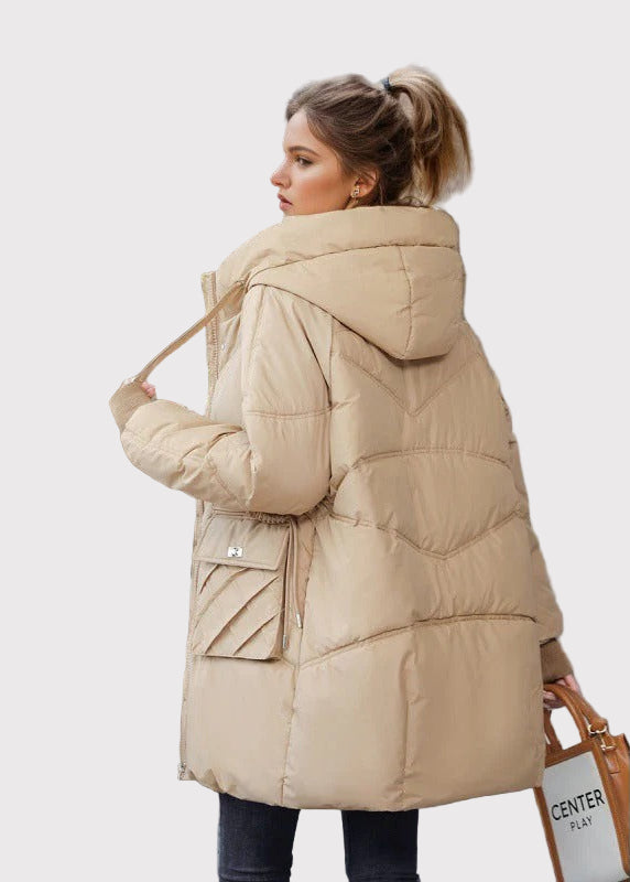 Lora jacka med huva, dragkedja och fickor, tillverkad av bomull