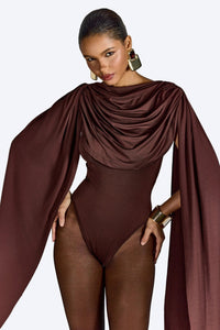 Viky brun jumpsuit med smal passform, lös krage och långa ärmar