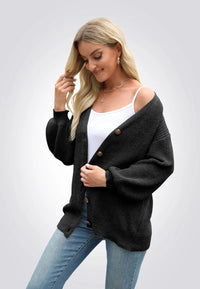 Svart stickad tröja med knappar framtill och långa ärmar