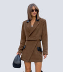 Avslappnat brunt tvådelat set, kjol och minijacka