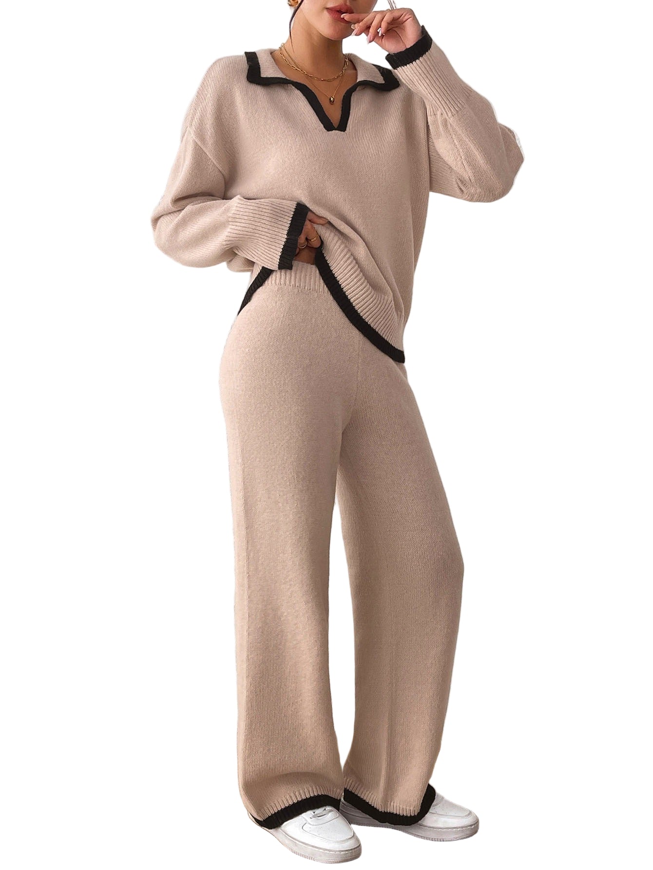 Tvådelat set med tröja och avslappnade byxor med vida ben