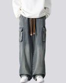 Utsvängda jeansbyxor med sidofickor