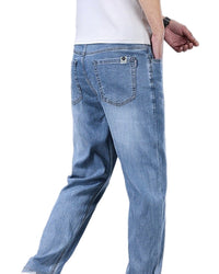 Blå utsvängda denimbyxor i Leo-modell