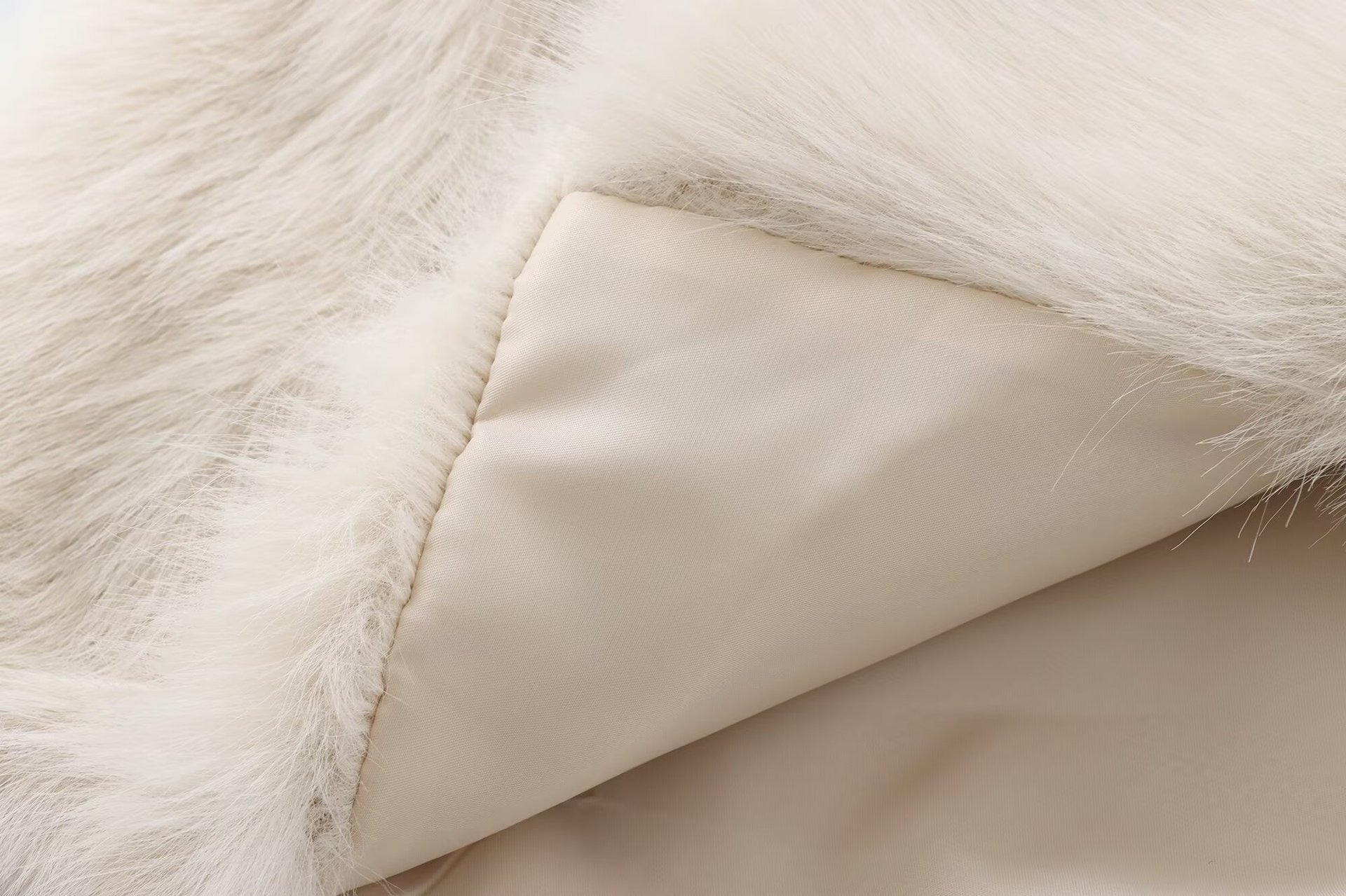 MICHAEL långärmad kaninpälsjacka