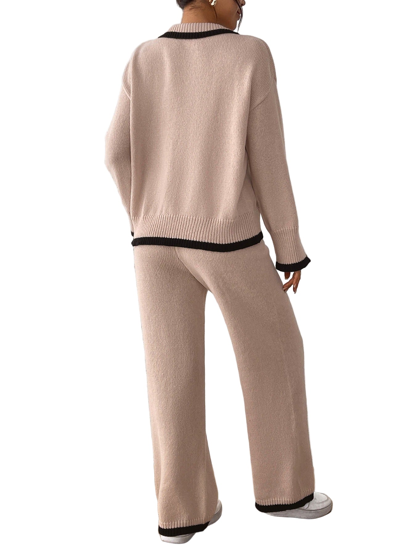 Tvådelat set med tröja och avslappnade byxor med vida ben