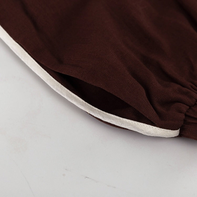 Tvådelat linneset, mörkbrunt, löst sittande, med utsvängda byxor