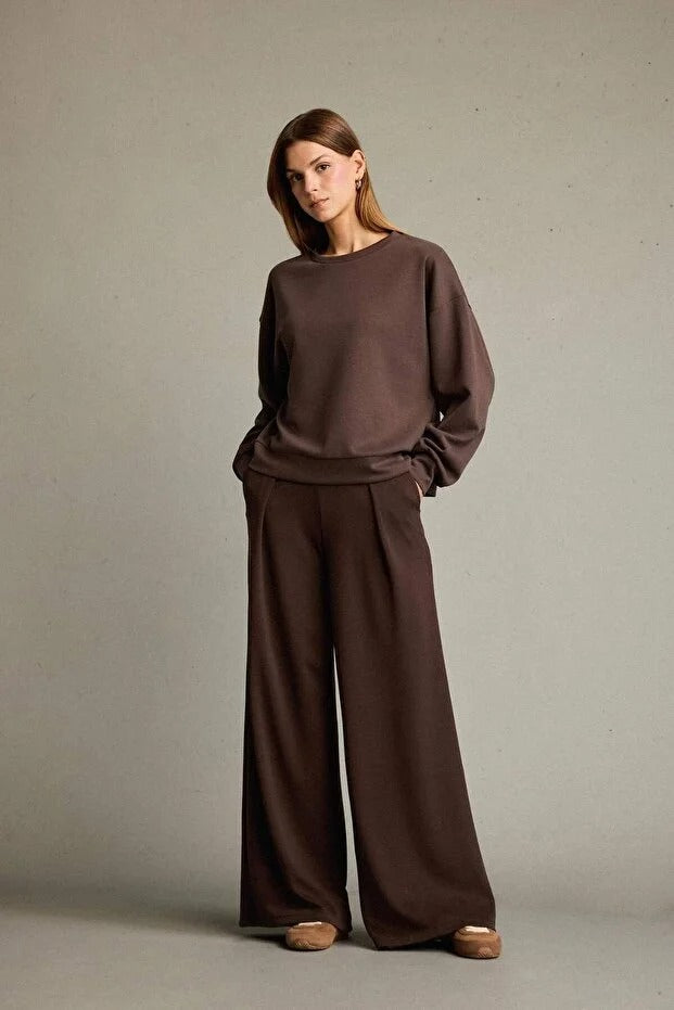 Veya sportdräkt med utsvängda byxor