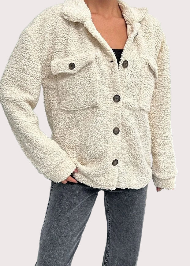 Vit jacka med slag och knappar