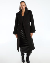 Byya lång svart kappa med knappar och skärp