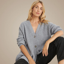 Smickrande stickad kofta med V-ringning