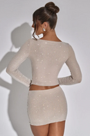 Vit glittrig kostym i två delar med kjol och långärmad skjorta