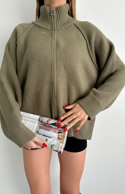 Liora lös blus med dragkedja och hög krage