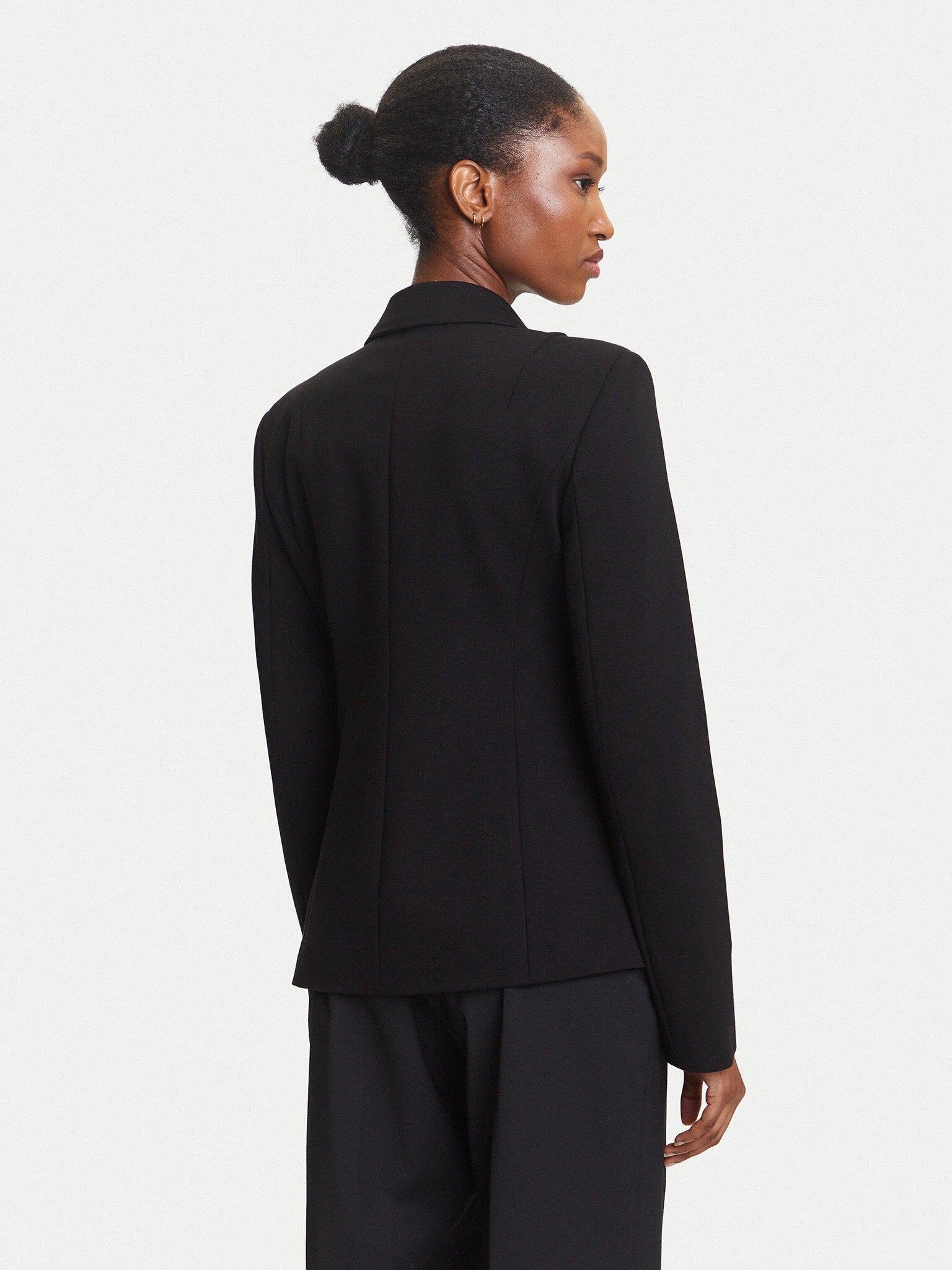 Vivi jacka med dragkedja, knapp och v-ringning