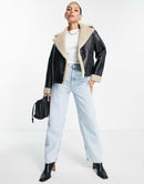 Svart Veya eko-läderjacka med knappar och v-ringning