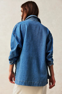 Mångsidig och avslappnad jeansjacka med sidoficka