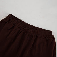 Tvådelat linneset, mörkbrunt, löst sittande, med utsvängda byxor