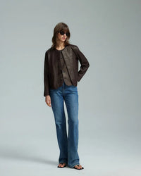 Aurelia mörkbrun äkta skinnjacka, med rund krage, tillverkad av fårskinn, casual