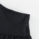 Grått tvådelat set med kjol, långa ärmar och fluga