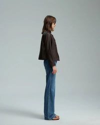 Aurelia mörkbrun äkta skinnjacka, med rund krage, tillverkad av fårskinn, casual