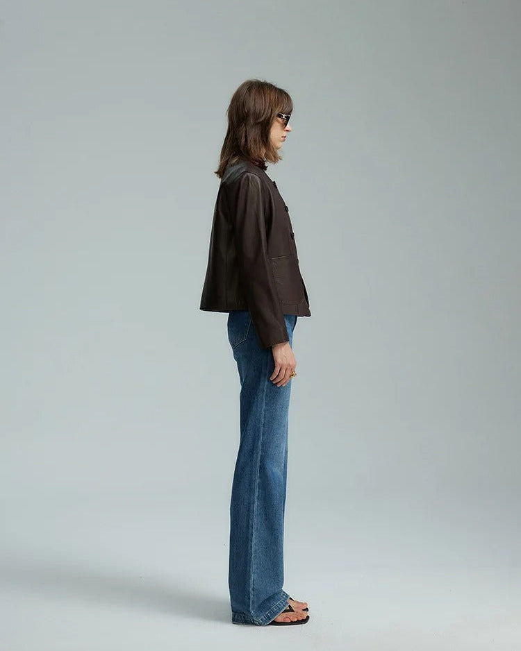 Aurelia mörkbrun äkta skinnjacka, med rund krage, tillverkad av fårskinn, casual