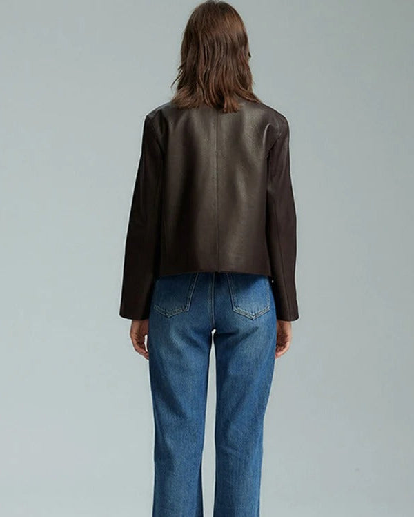 Aurelia mörkbrun äkta skinnjacka, med rund krage, tillverkad av fårskinn, casual