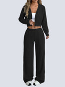 Tvådelad stickad kostym med blus med knappar framtill