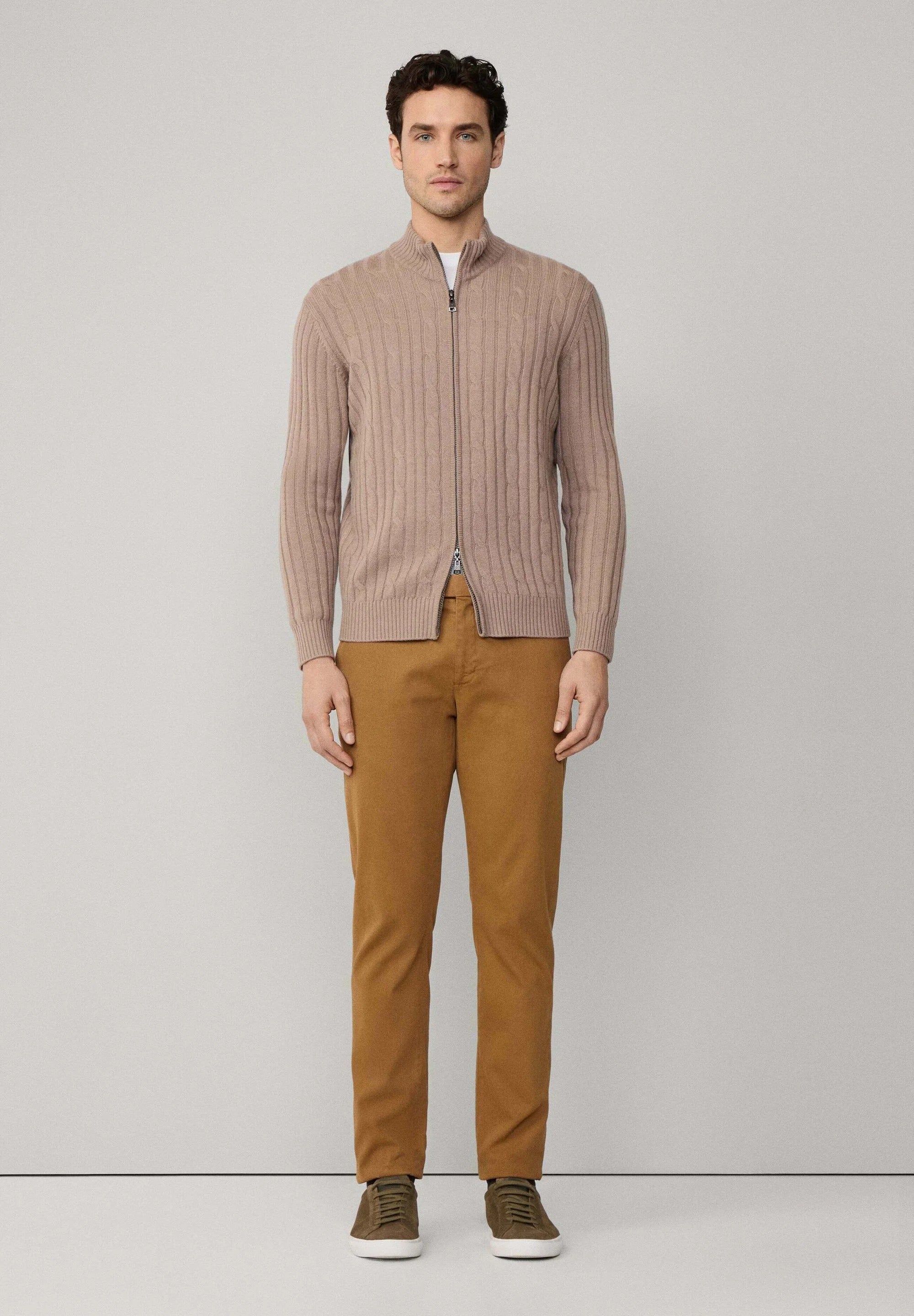 Ljusbrun stickad kofta med dragkedja