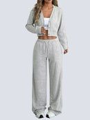 Tvådelad stickad kostym med blus med knappar framtill