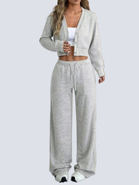 Tvådelad stickad kostym med blus med knappar framtill