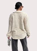 Vit jacka med slag och knappar