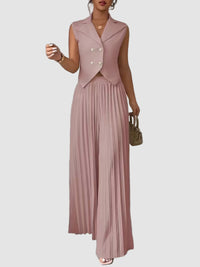 Tvådelad kostym, ärmlös kavaj och korta, utsvängda byxor