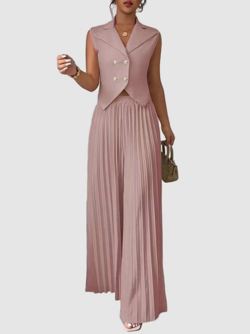 Tvådelad kostym, ärmlös kavaj och korta, utsvängda byxor