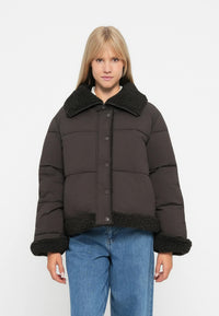 Elly chokladfärgad vinterjacka med dragkedja fram