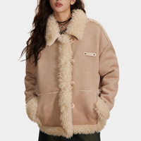 Tessa beige jacka med knappar och långa ärmar