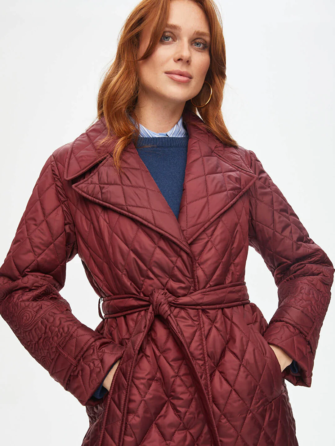 Kort, vattentät, termisk, bomullsfodrad jacka med nedfällbar krage