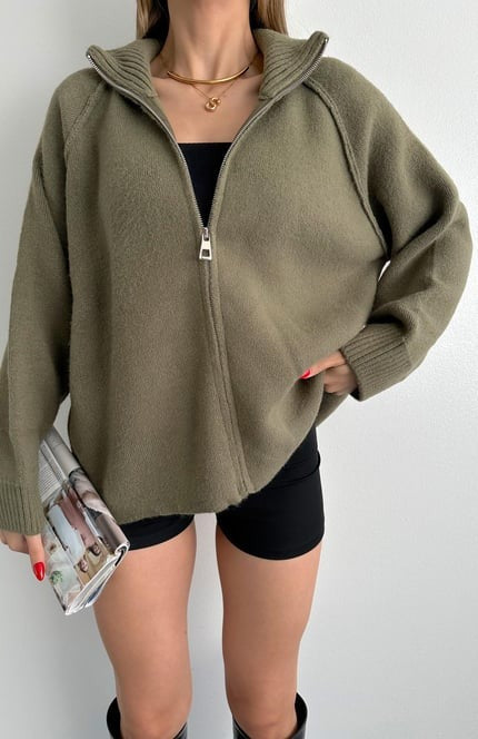 Liora lös blus med dragkedja och hög krage