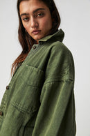 Mångsidig och avslappnad jeansjacka med sidoficka