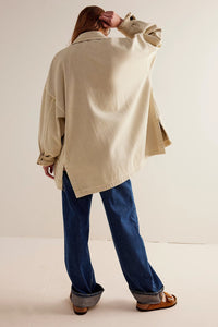 Mångsidig och avslappnad jeansjacka med sidoficka