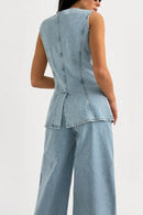 Denimkostym med knäppt väst och utsvängda byxor