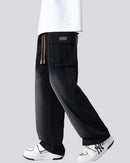 Utsvängda jeansbyxor med sidofickor