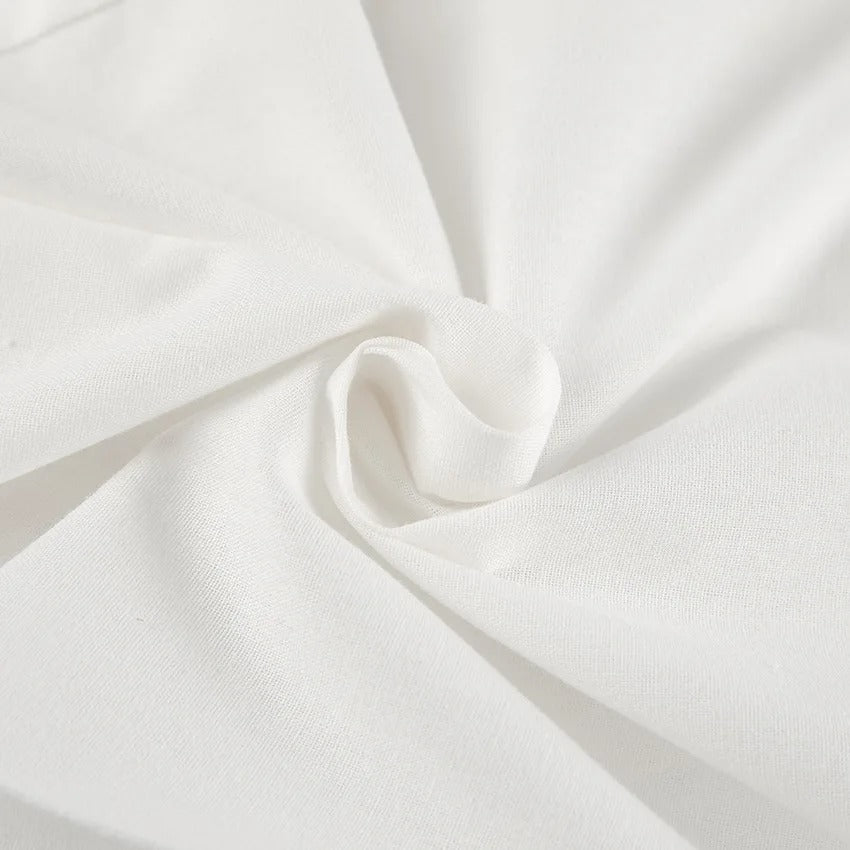 Vitt tvådelat set, lång linnekjol och ärmlös jacka