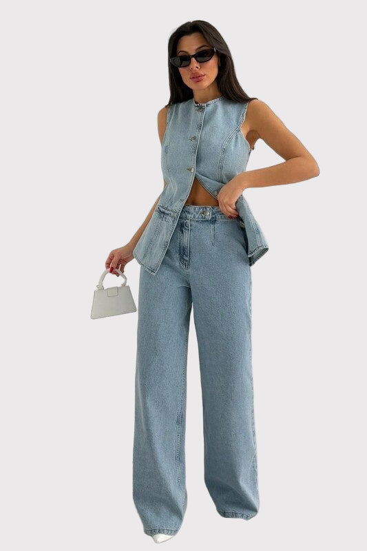 Denimkostym med knäppt väst och utsvängda byxor